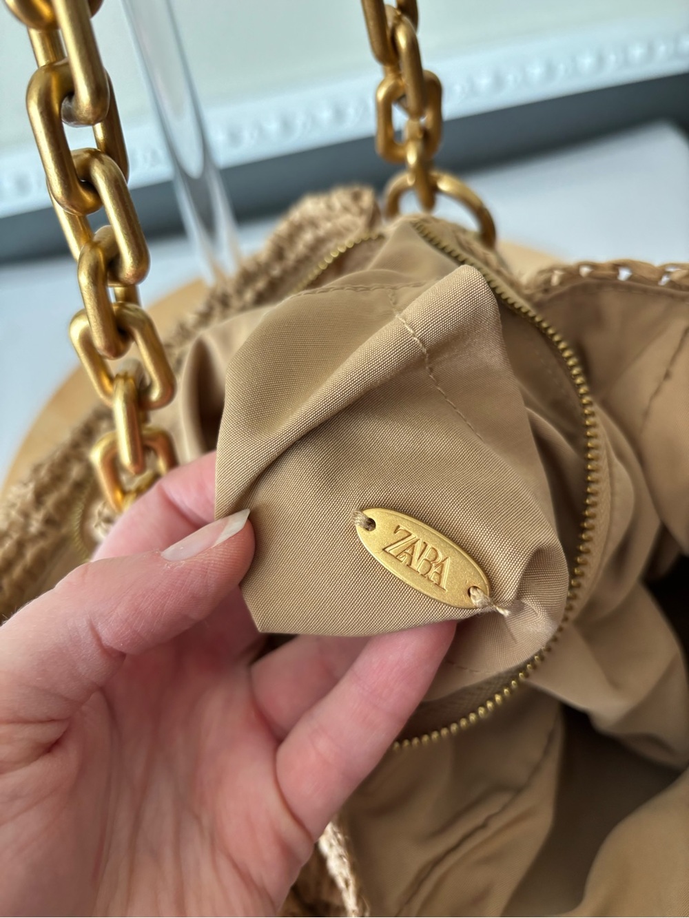 NWOT ZARA Woven Tan Straw Summer Shoulder Bag with Heavy Gold Chain - Picture 7 of 7